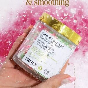 TRULY Gold and White Exfoliant Scrub